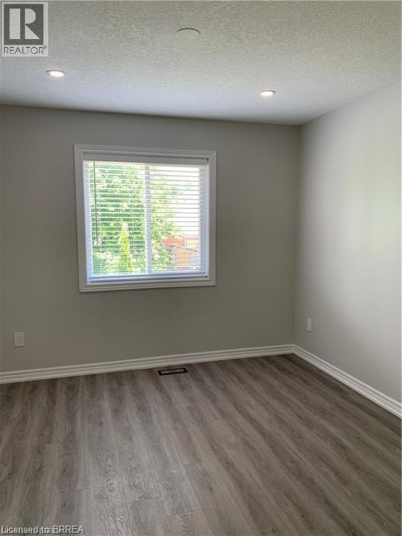 Photo 13 of 7 Hollinrake Avenue, Brantford ON