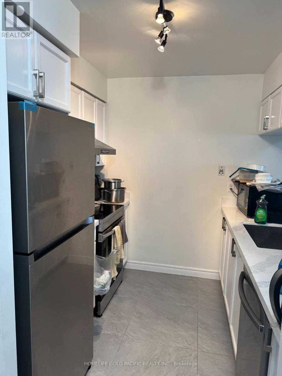 Photo 4 of 1716 28 Empress Avenue, Toronto ON
