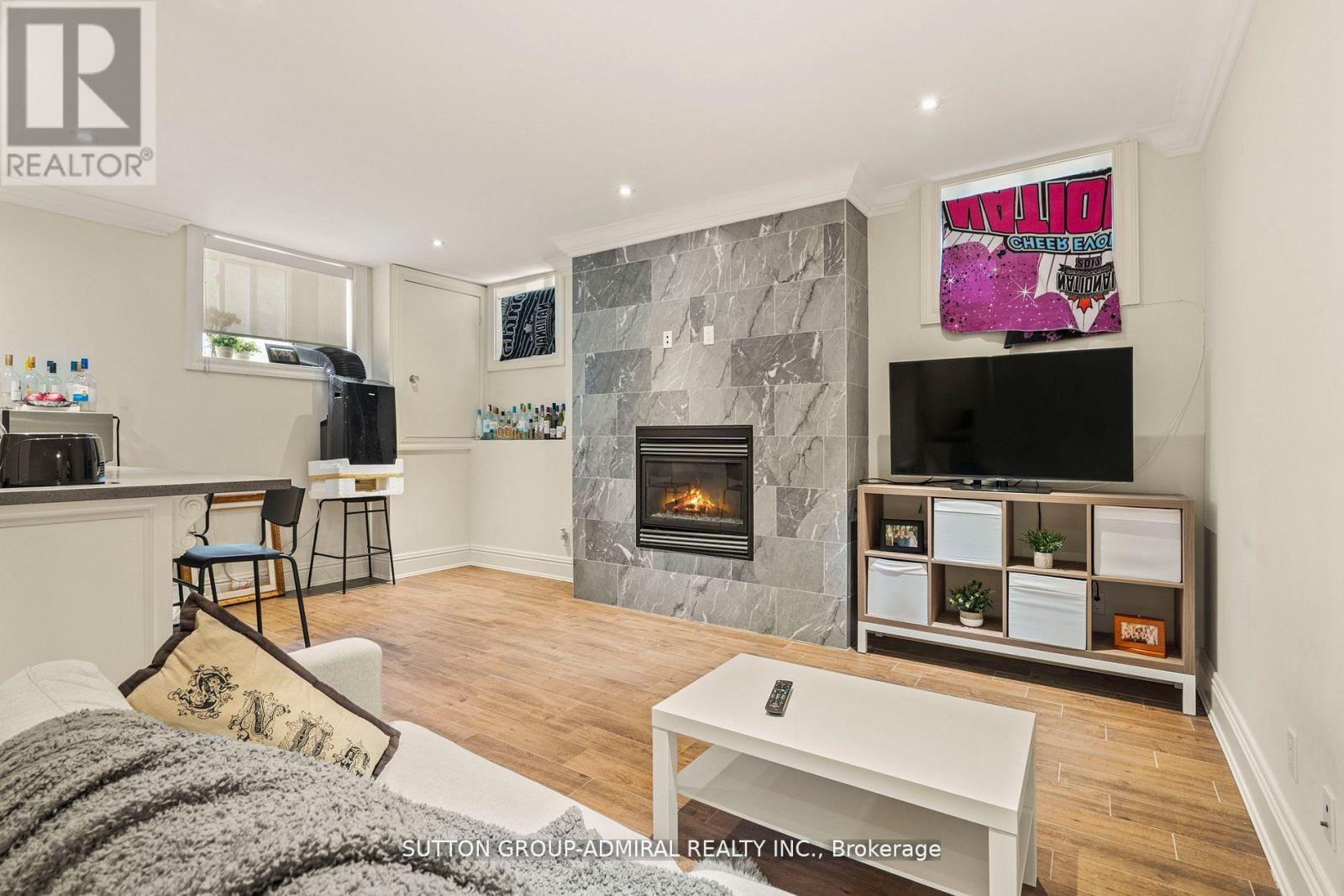 Photo 1 of 15 Highbourne Road, Toronto ON