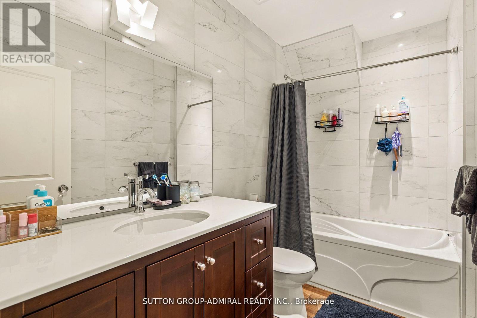 Photo 11 of 15 Highbourne Road, Toronto ON