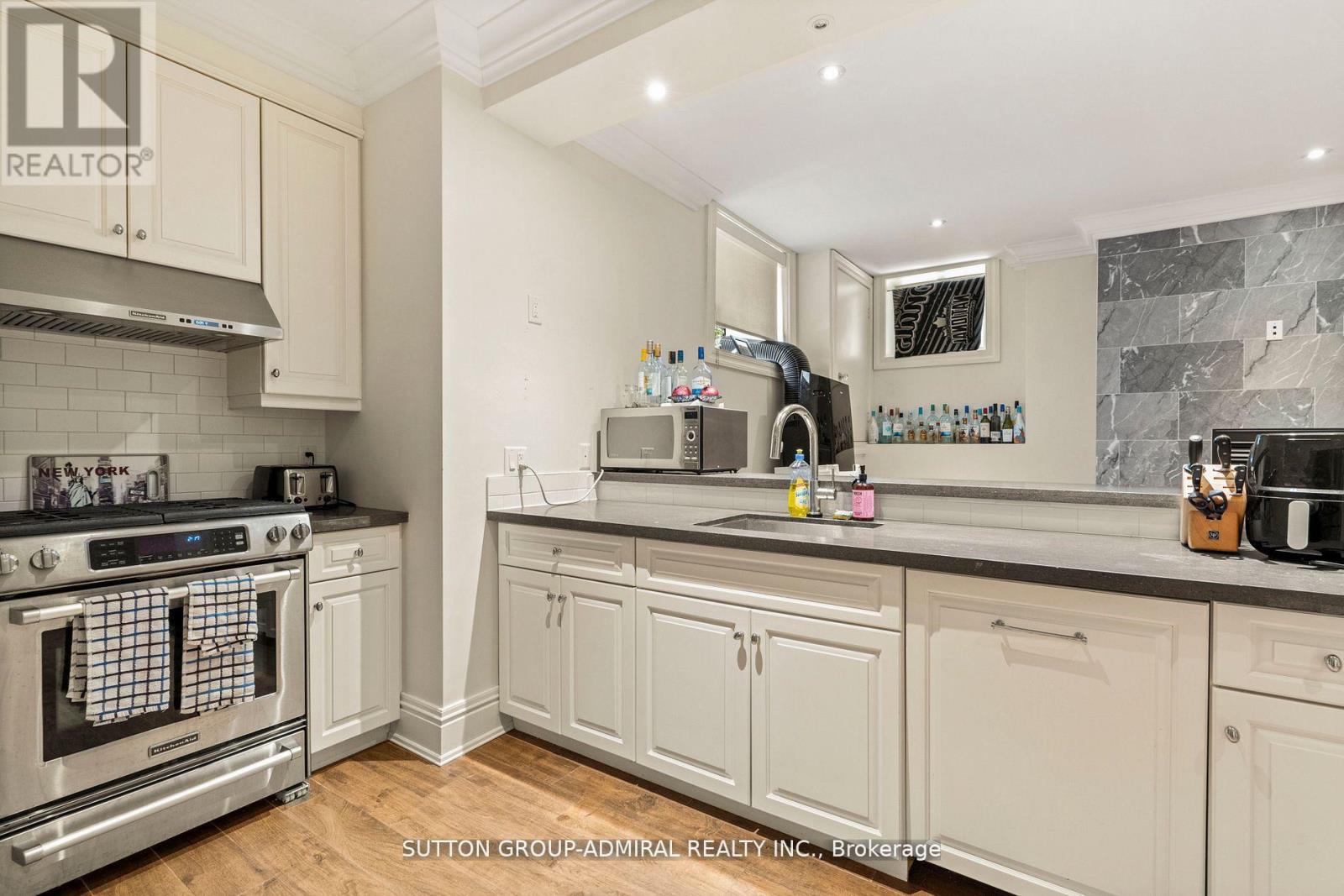 Photo 13 of 15 Highbourne Road, Toronto ON
