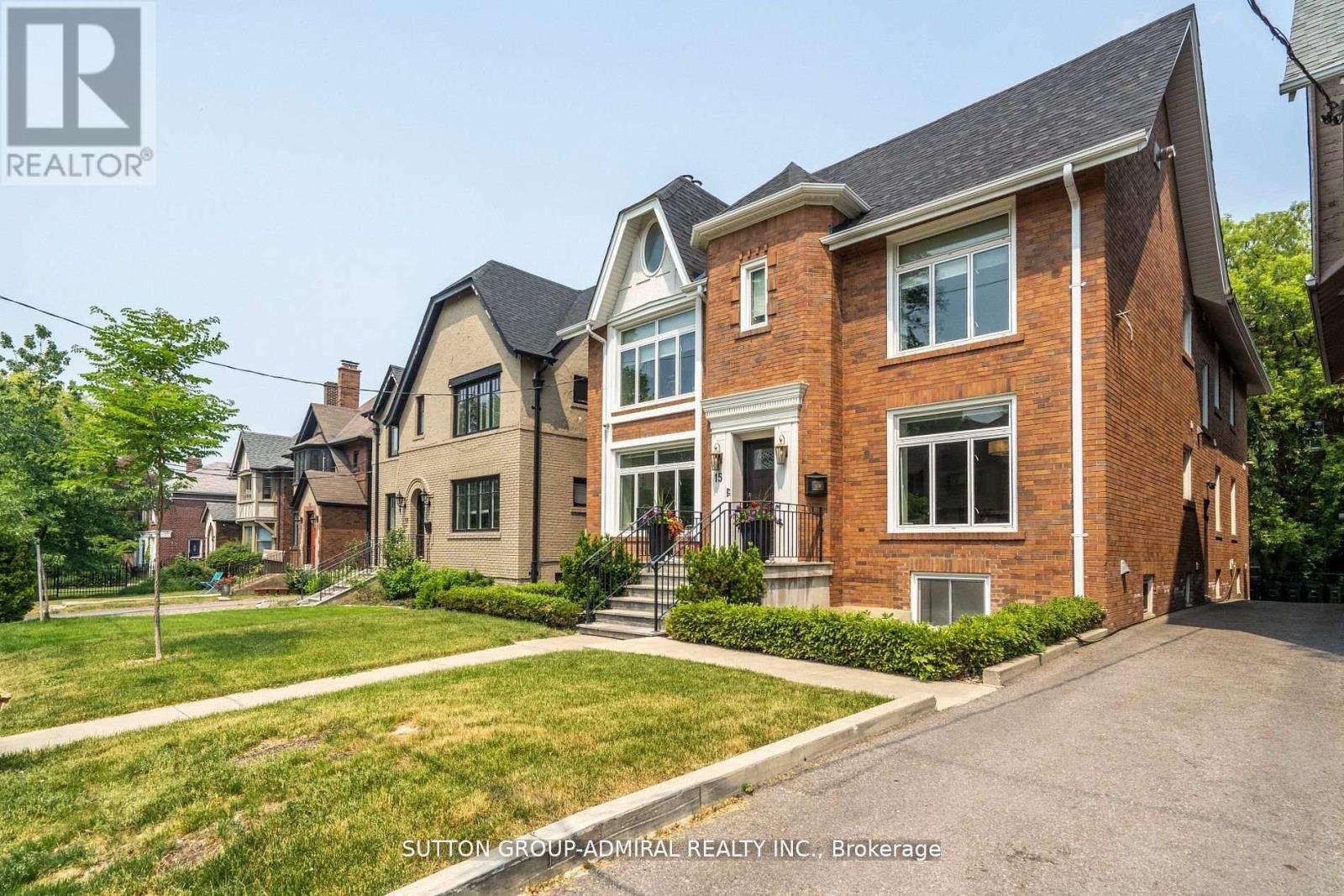 Photo 2 of 15 Highbourne Road, Toronto ON