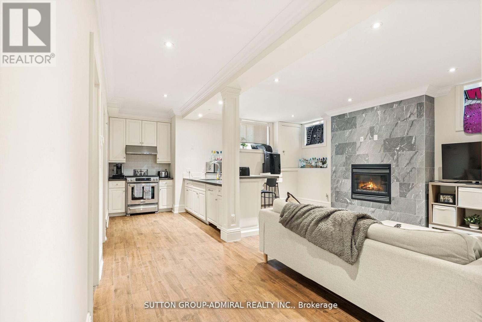 Photo 6 of 15 Highbourne Road, Toronto ON