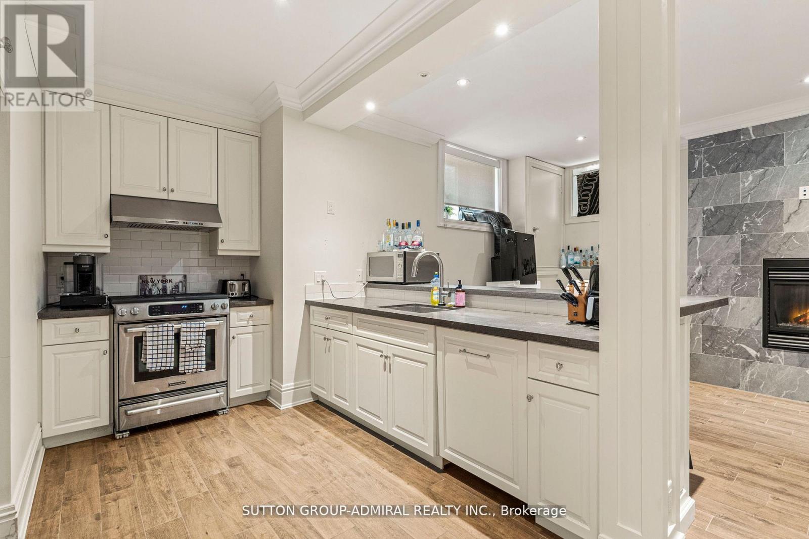 Photo 7 of 15 Highbourne Road, Toronto ON