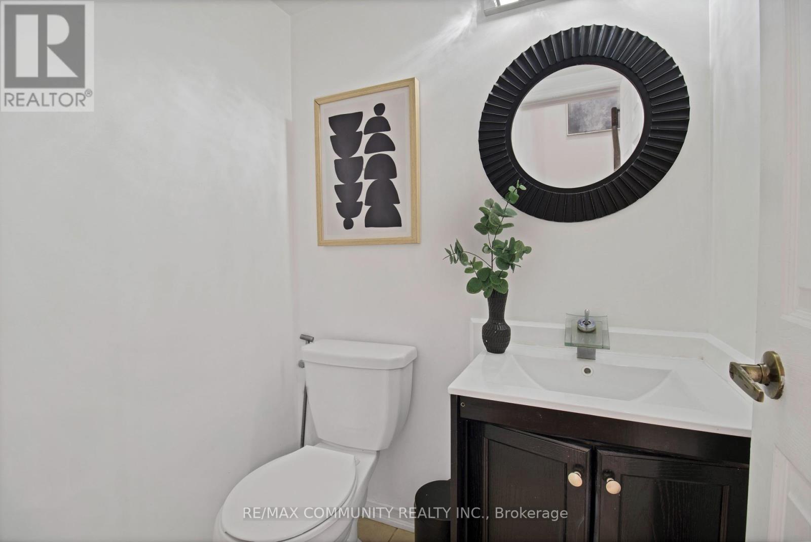 Photo 20 of 431 Rossland Road E, Ajax ON