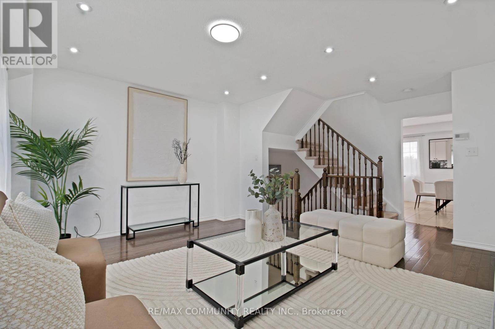 Photo 14 of 431 Rossland Road E, Ajax ON