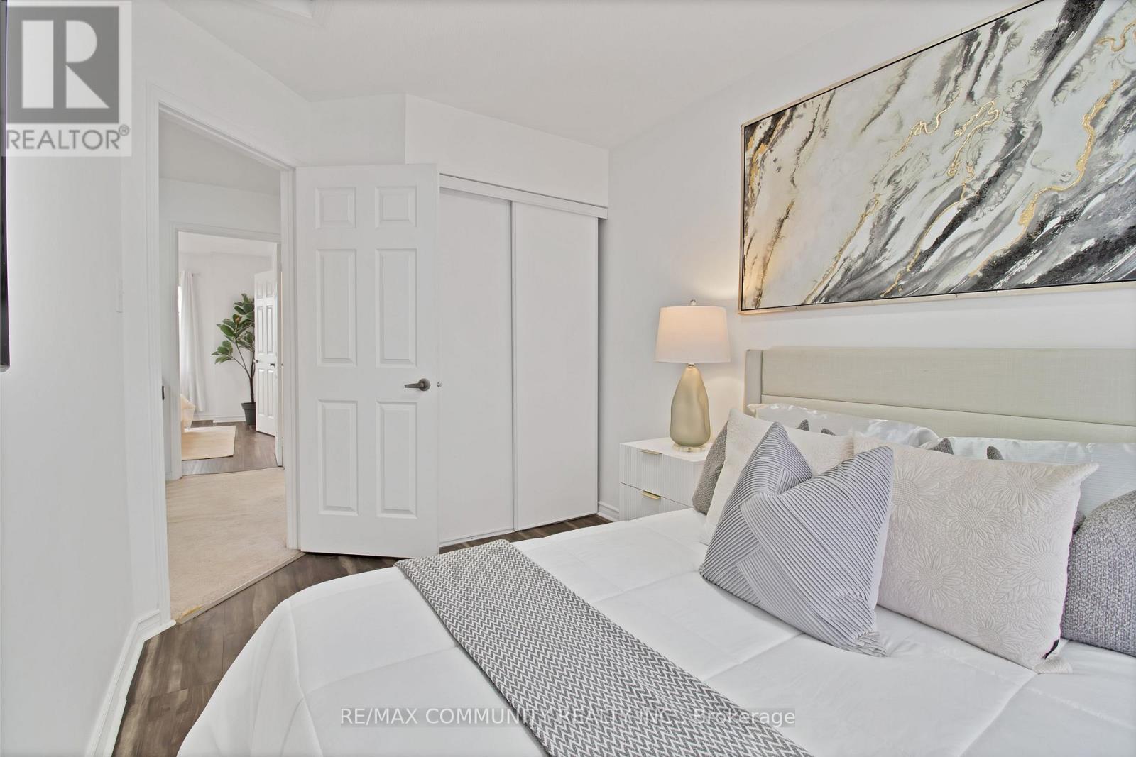Photo 18 of 431 Rossland Road E, Ajax ON