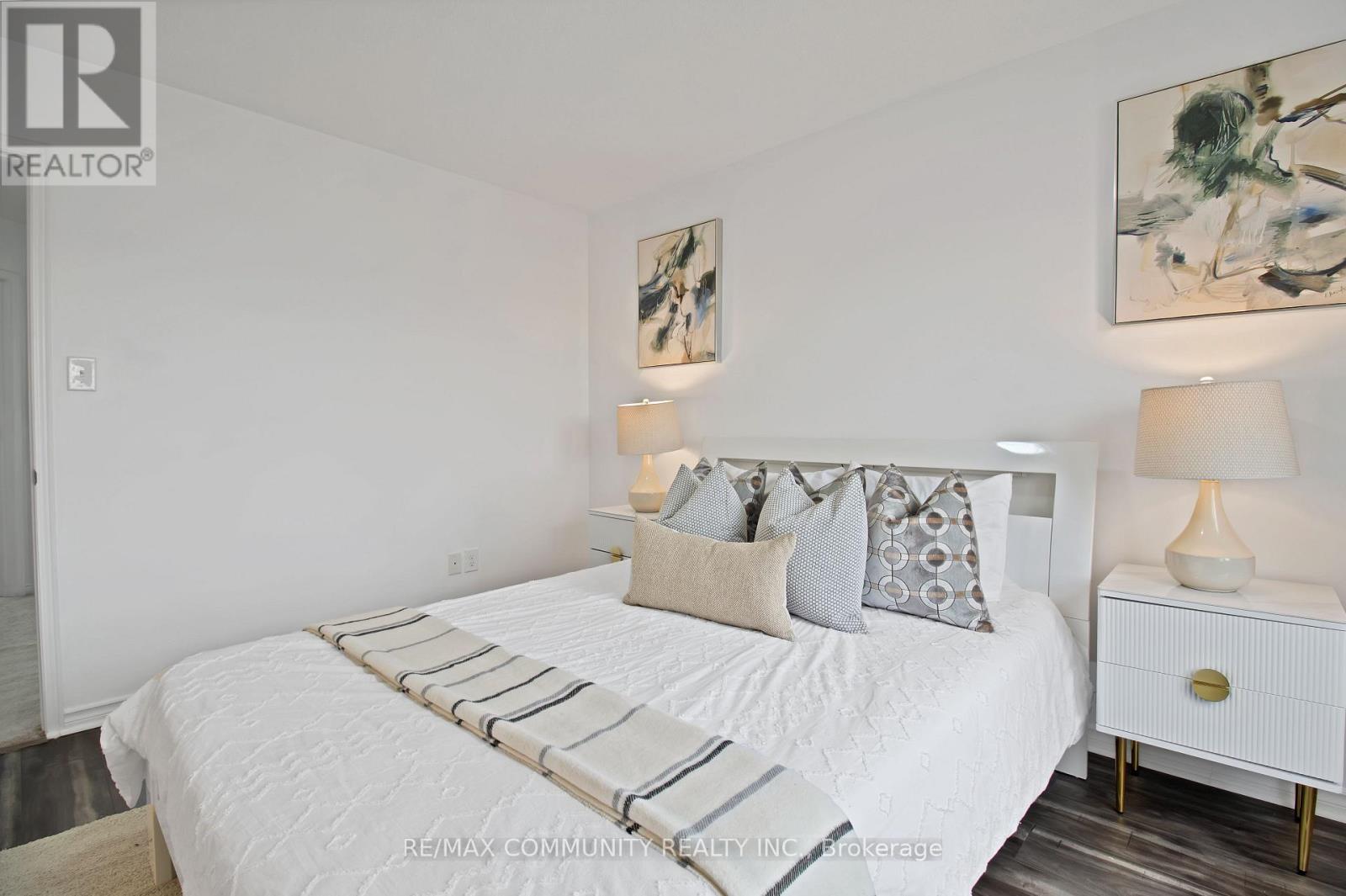 Photo 3 of 431 Rossland Road E, Ajax ON