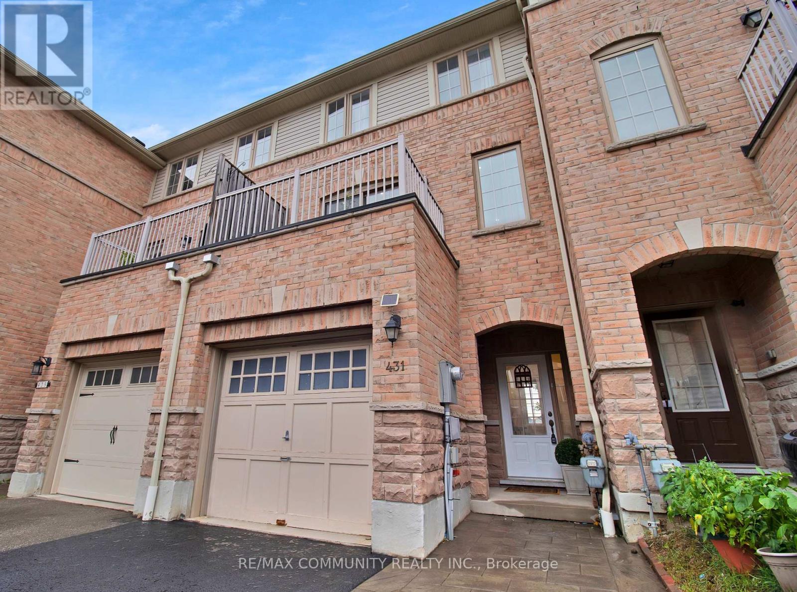 Photo 12 of 431 Rossland Road E, Ajax ON