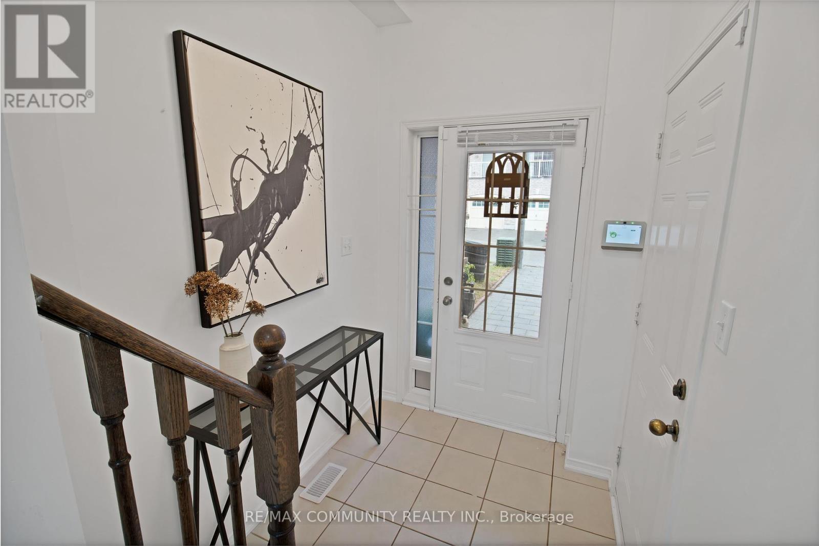 Photo 15 of 431 Rossland Road E, Ajax ON