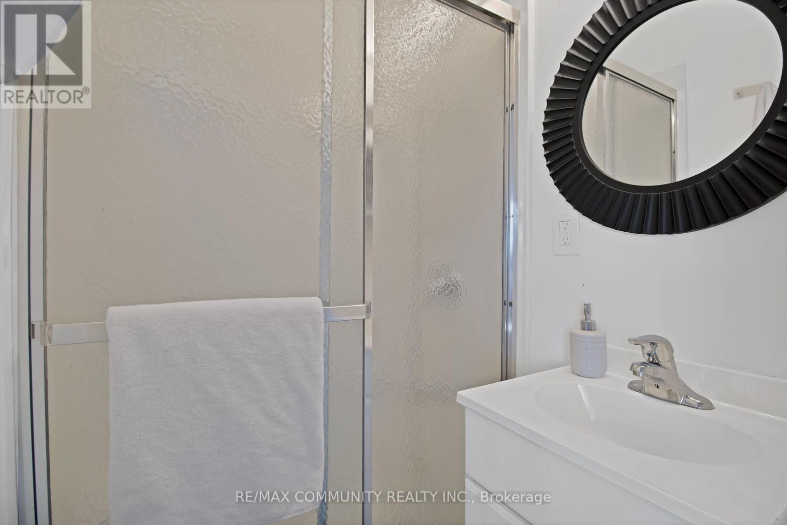 Photo 21 of 431 Rossland Road E, Ajax ON
