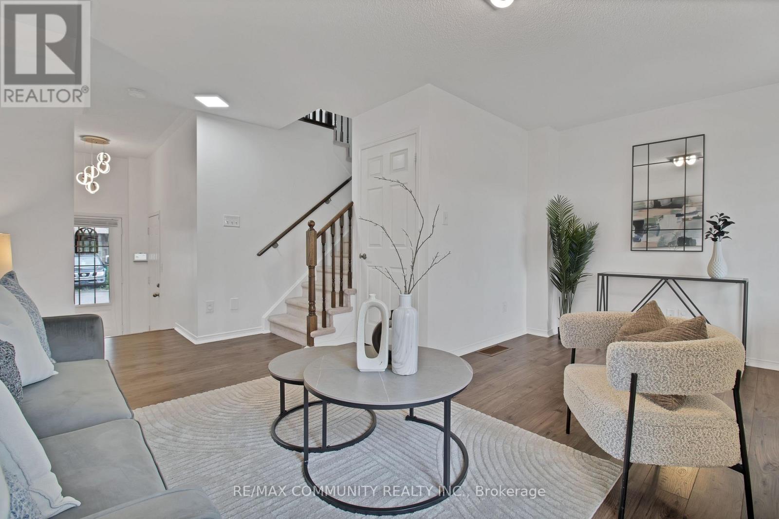 Photo 6 of 431 Rossland Road E, Ajax ON