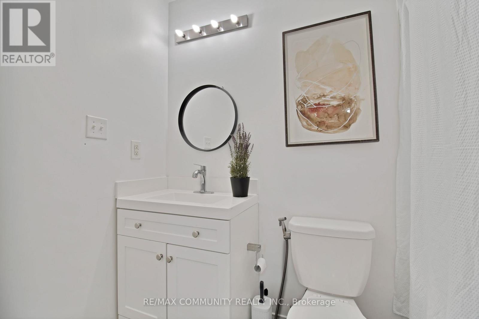 Photo 10 of 431 Rossland Road E, Ajax ON