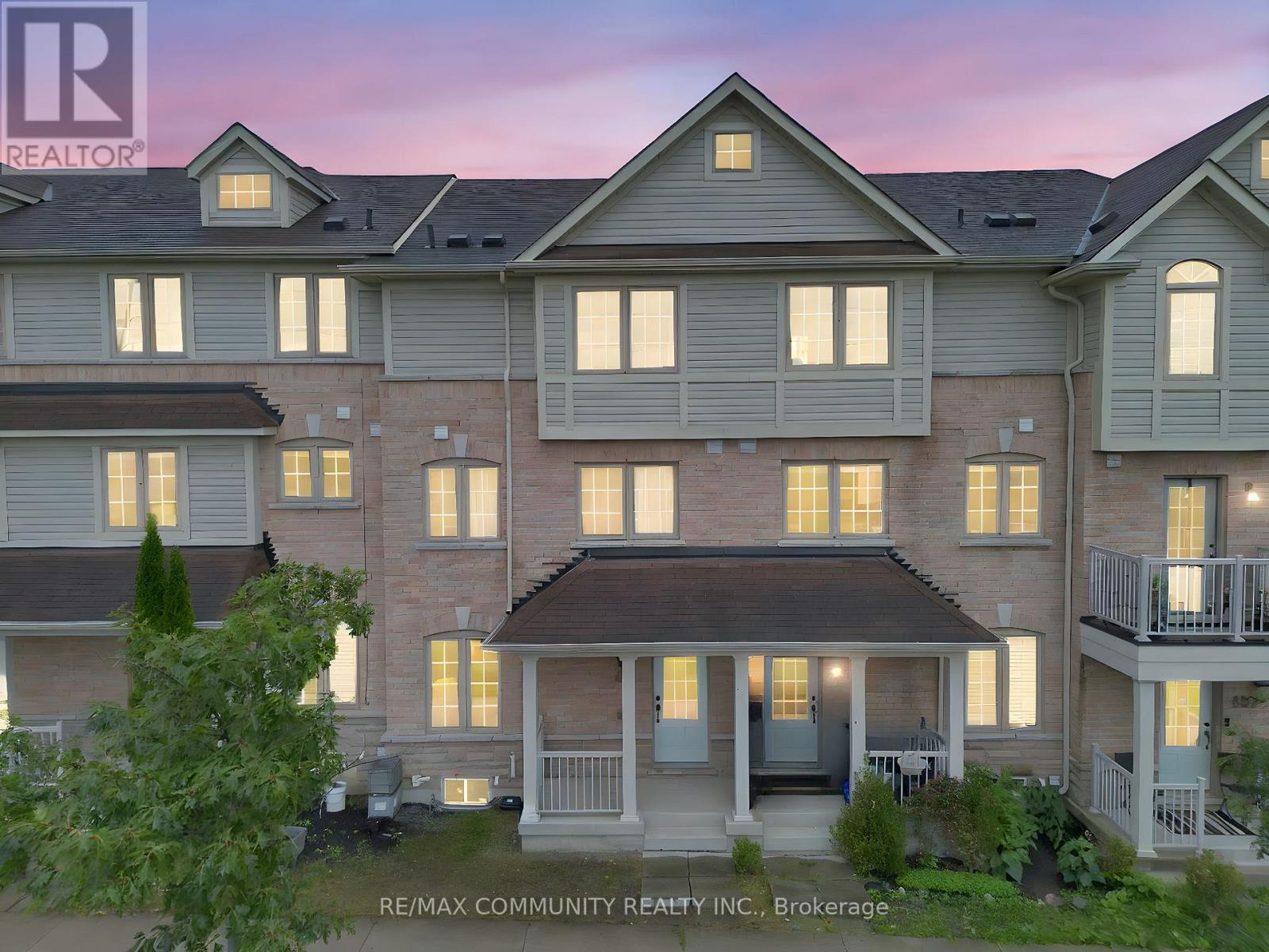 Photo 24 of 431 Rossland Road E, Ajax ON