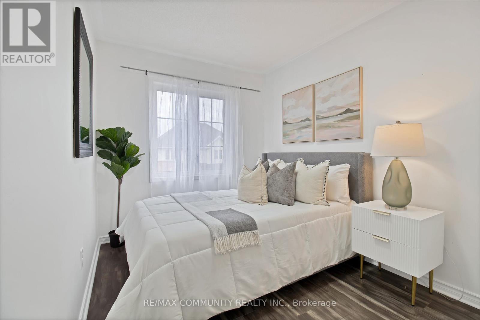 Photo 22 of 431 Rossland Road E, Ajax ON