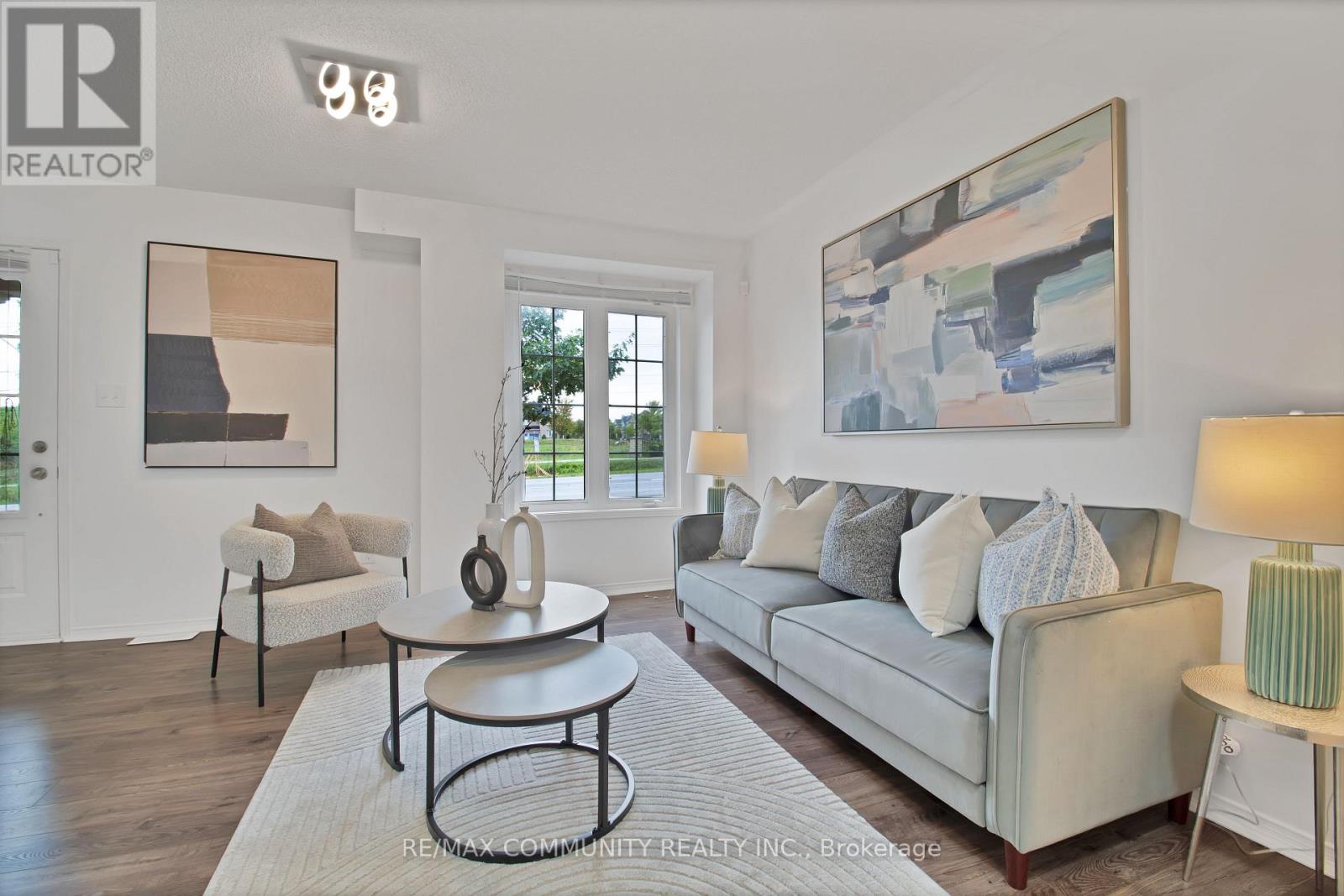Photo 11 of 431 Rossland Road E, Ajax ON