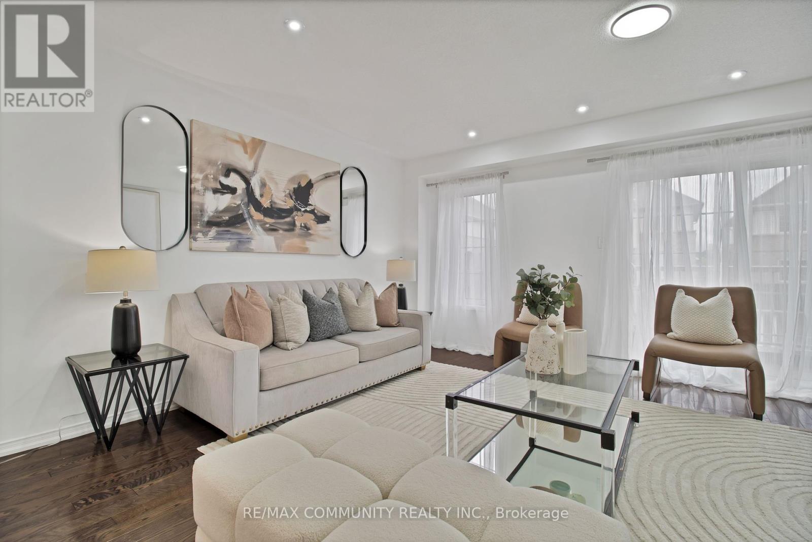 Photo 7 of 431 Rossland Road E, Ajax ON