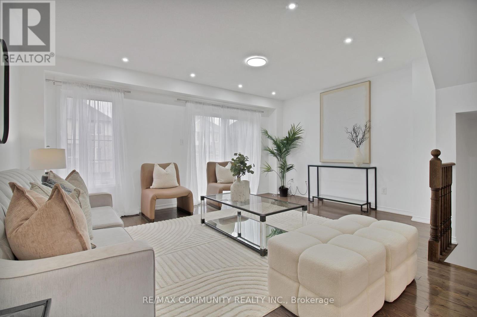 Photo 5 of 431 Rossland Road E, Ajax ON