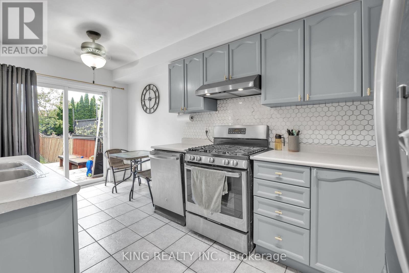 Photo 12 of 1061 Tilbury Street, Oshawa ON