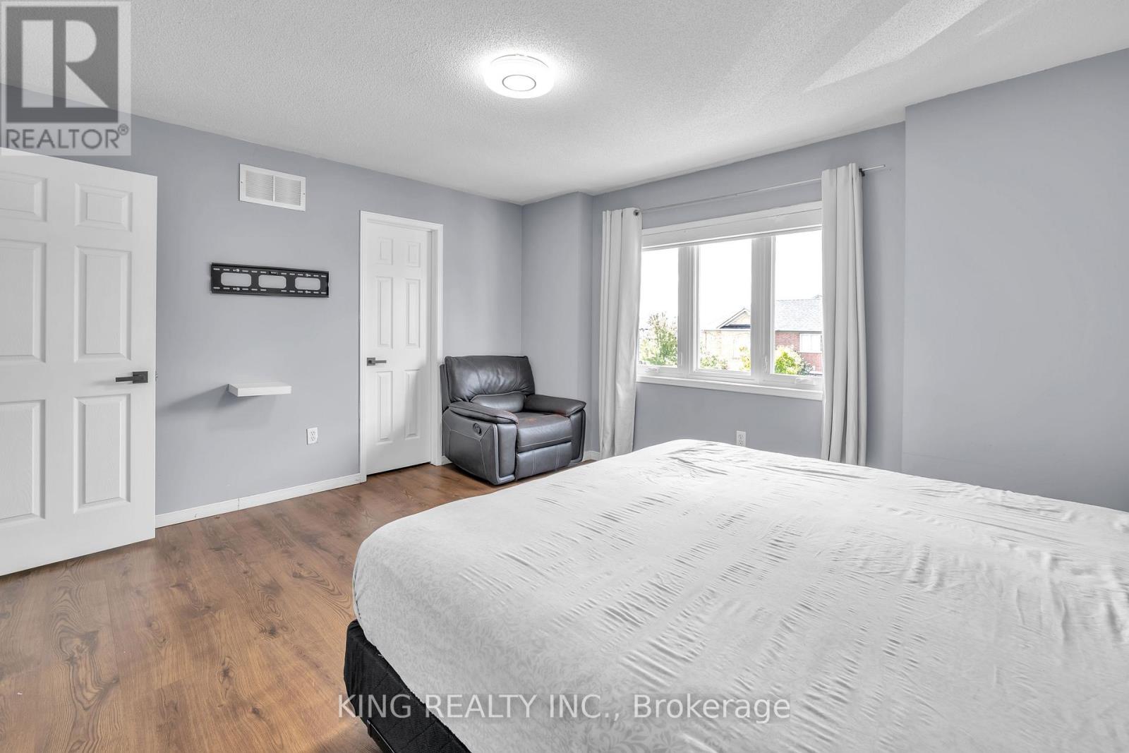 Photo 17 of 1061 Tilbury Street, Oshawa ON