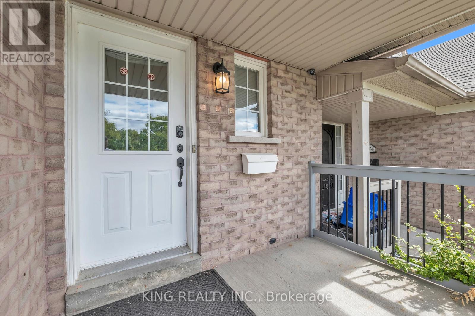 Photo 4 of 1061 Tilbury Street, Oshawa ON
