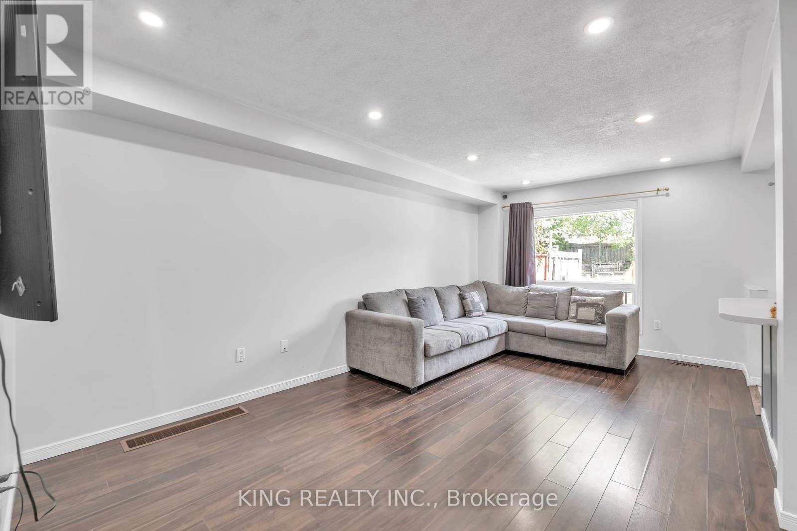 Photo 7 of 1061 Tilbury Street, Oshawa ON