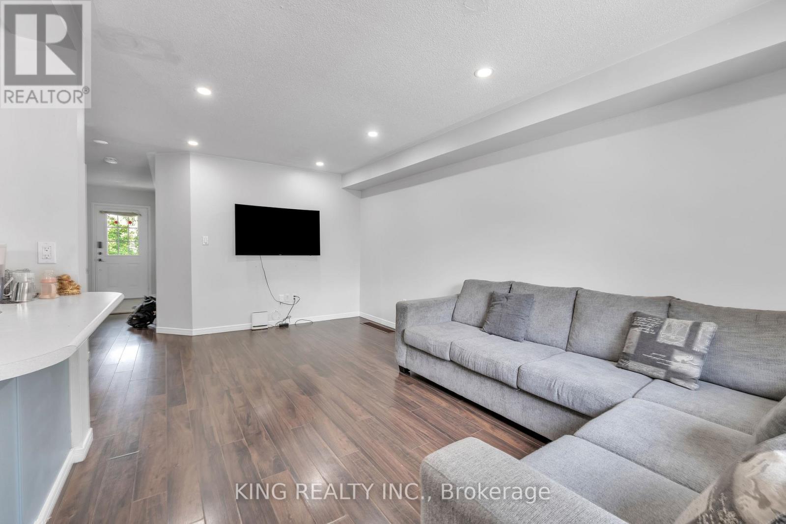 Photo 8 of 1061 Tilbury Street, Oshawa ON
