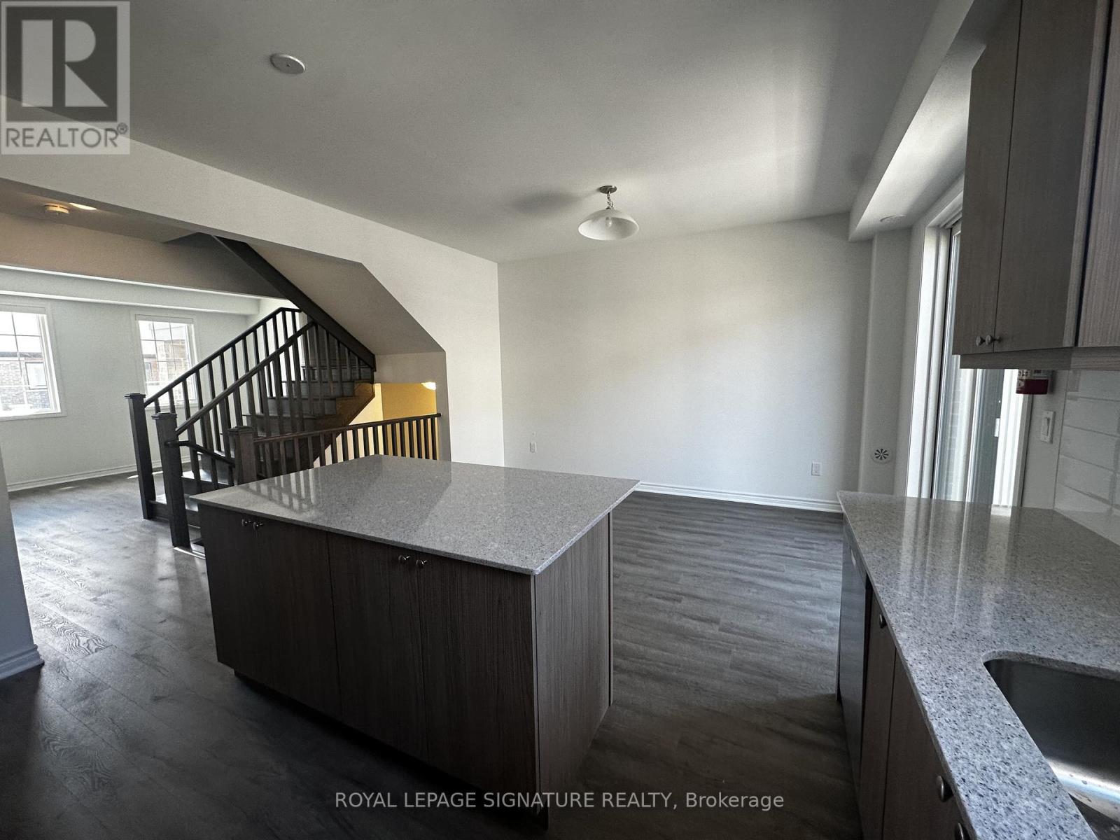Photo 4 of 9 1259 Lily Crescent, Milton ON