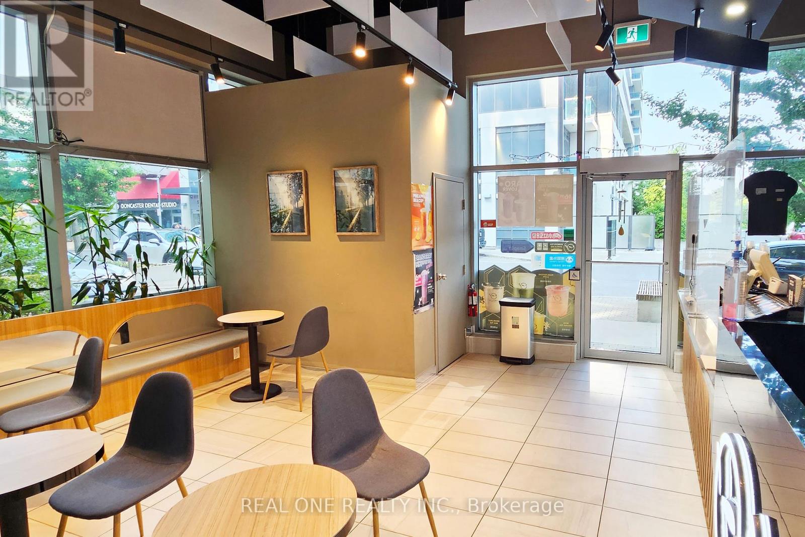 Photo 2 of 101 7163 Yonge Street, Markham ON