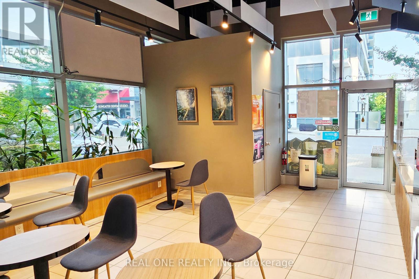 Photo 4 of 101 7163 Yonge Street, Markham ON