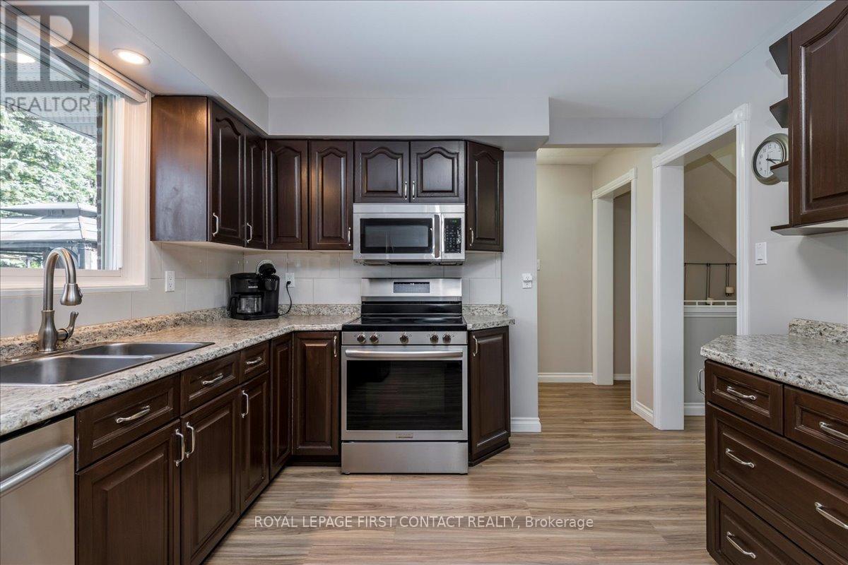 Photo 10 of 23 Virgilwood Crescent, Barrie ON