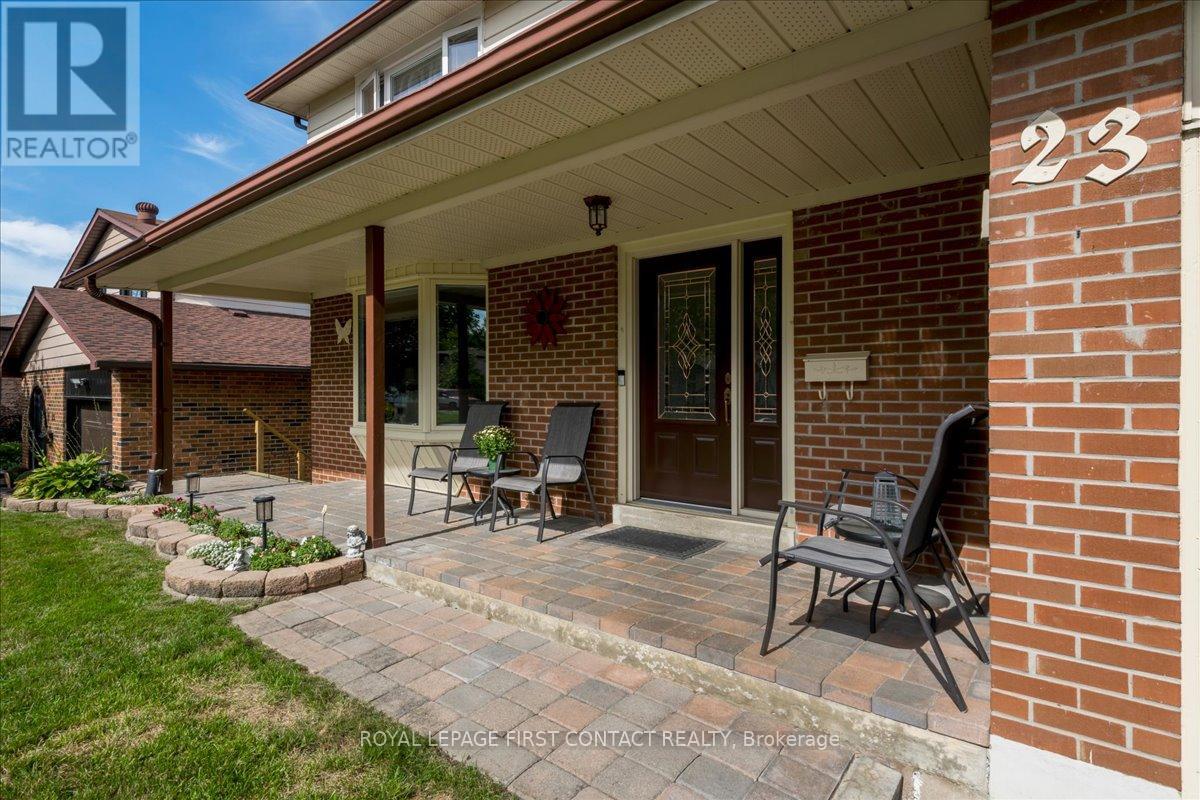 Photo 2 of 23 Virgilwood Crescent, Barrie ON