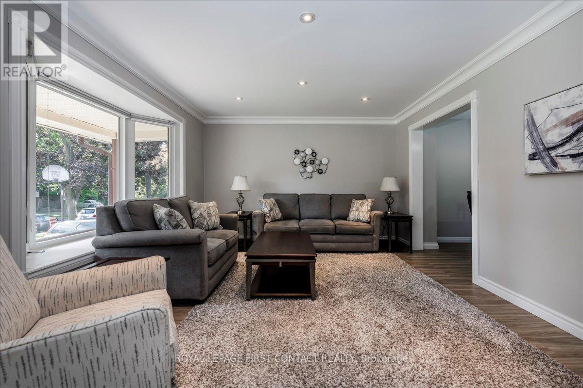 Photo 5 of 23 Virgilwood Crescent, Barrie ON
