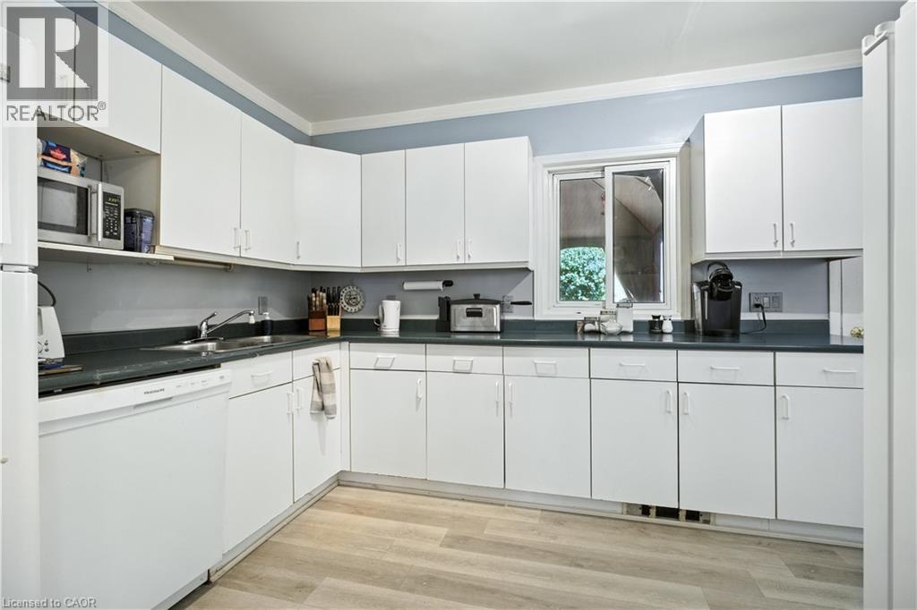 Photo 4 of 16 Albemarle Street, Hamilton ON