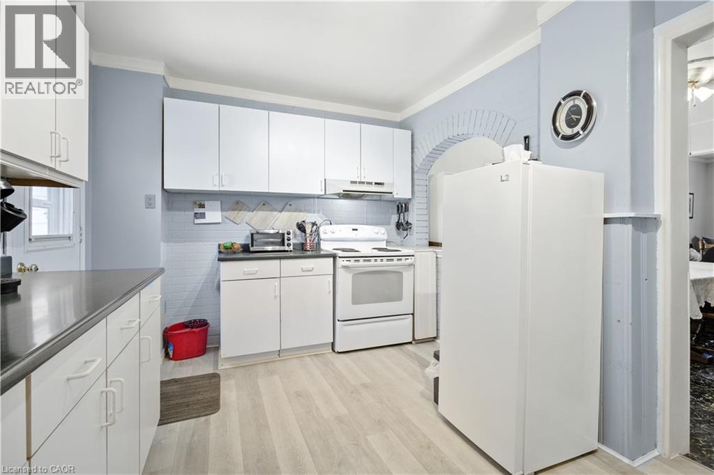 Photo 6 of 16 Albemarle Street, Hamilton ON