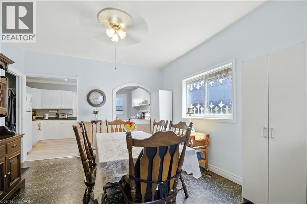 Photo 9 of 16 Albemarle Street, Hamilton ON