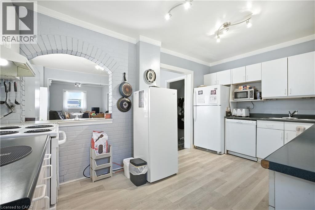 Photo 7 of 16 Albemarle Street, Hamilton ON