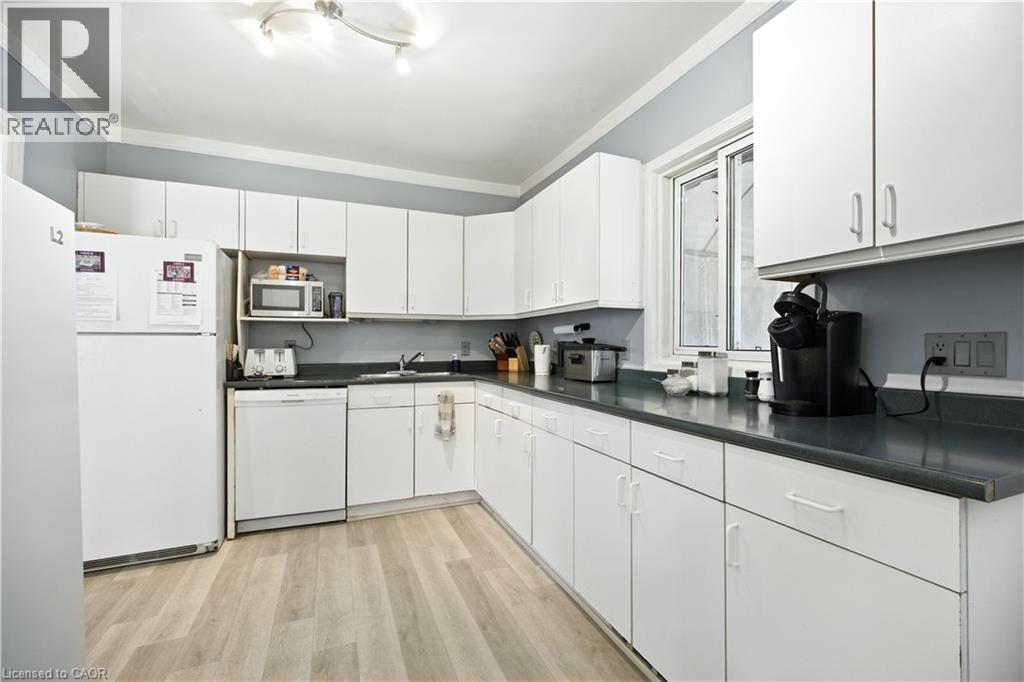 Photo 8 of 16 Albemarle Street, Hamilton ON