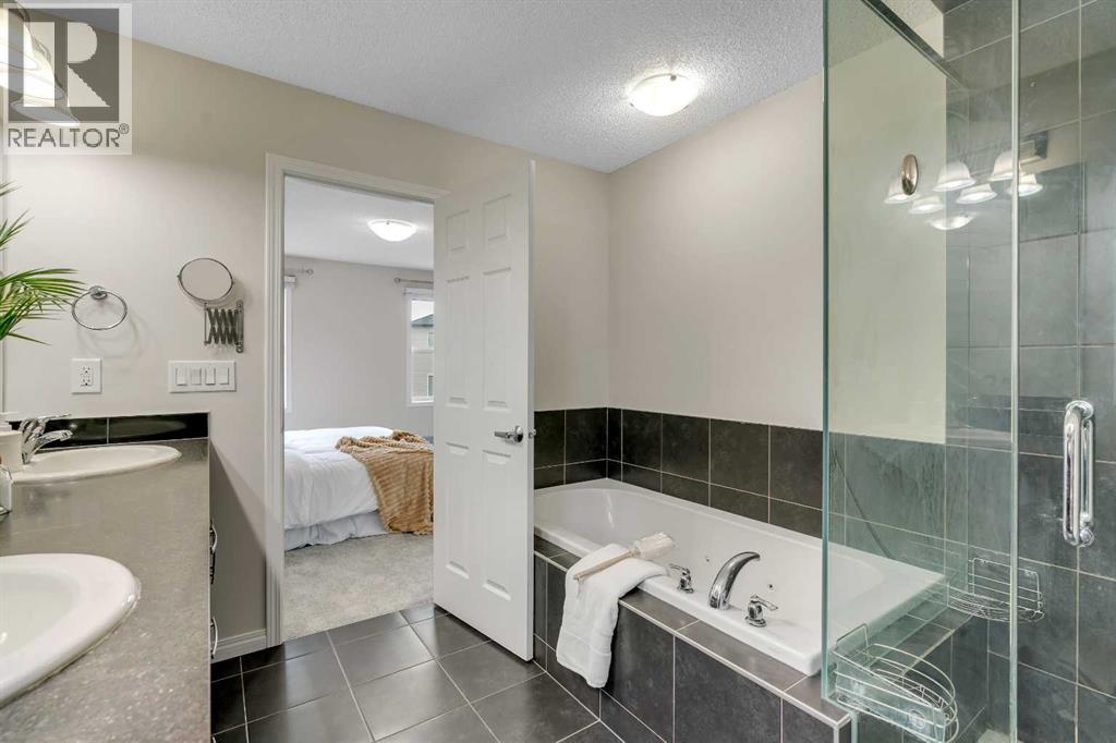 Photo 30 of 147 Osborne Rise Sw, Airdrie AB