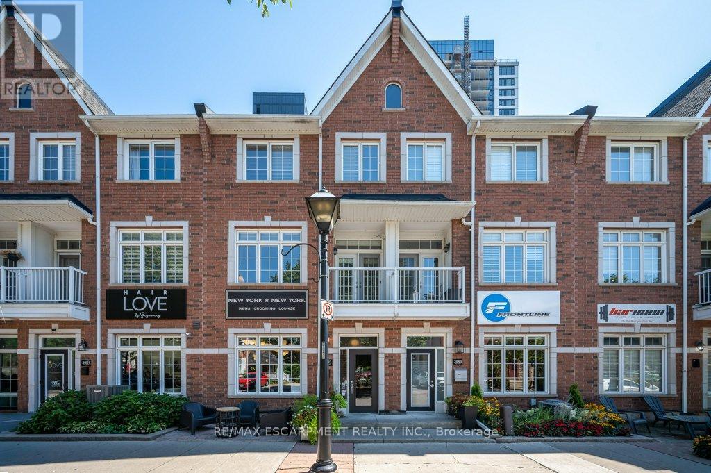 Photo 1 of 2082 Pine Street, Burlington ON
