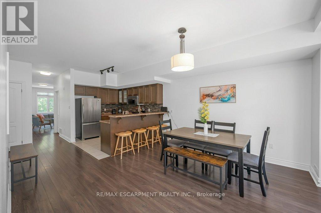 Photo 10 of 2082 Pine Street, Burlington ON