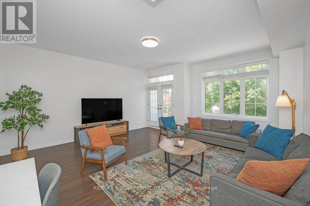 Photo 15 of 2082 Pine Street, Burlington ON