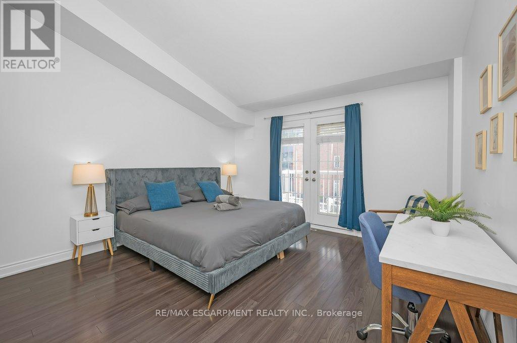 Photo 18 of 2082 Pine Street, Burlington ON