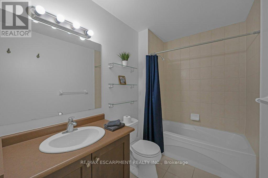 Photo 20 of 2082 Pine Street, Burlington ON
