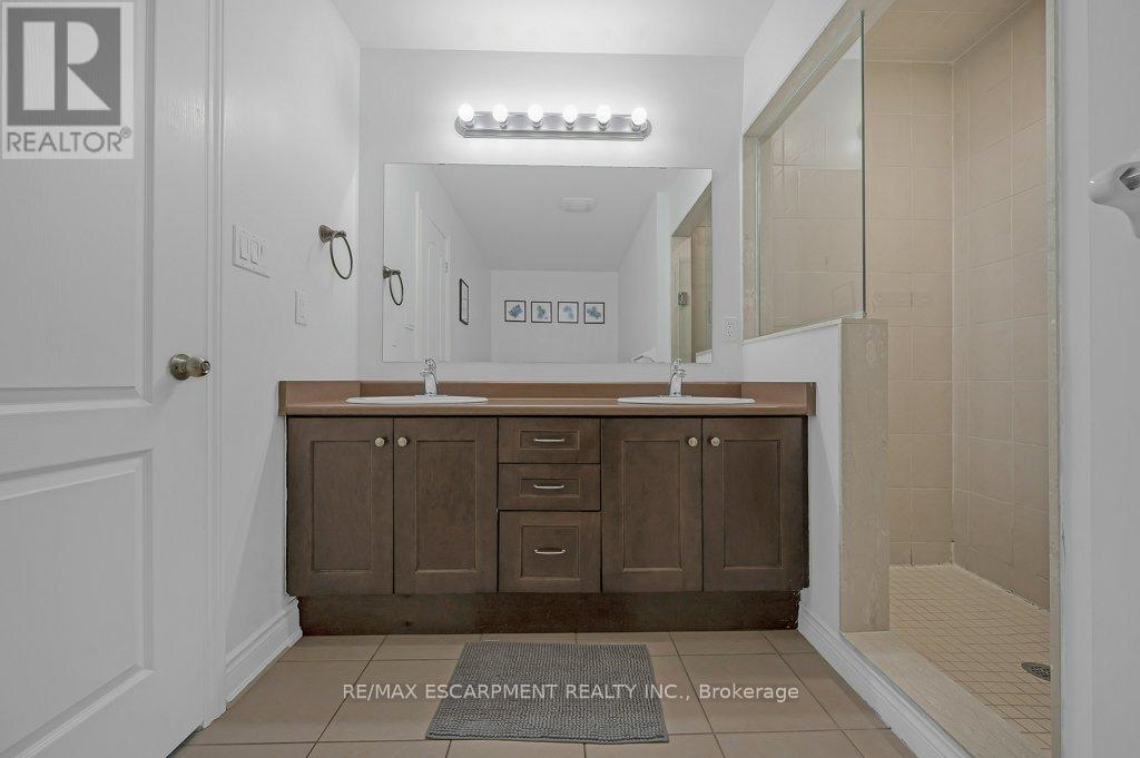 Photo 21 of 2082 Pine Street, Burlington ON