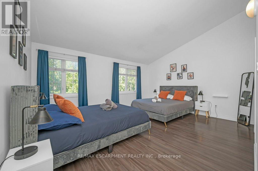 Photo 22 of 2082 Pine Street, Burlington ON