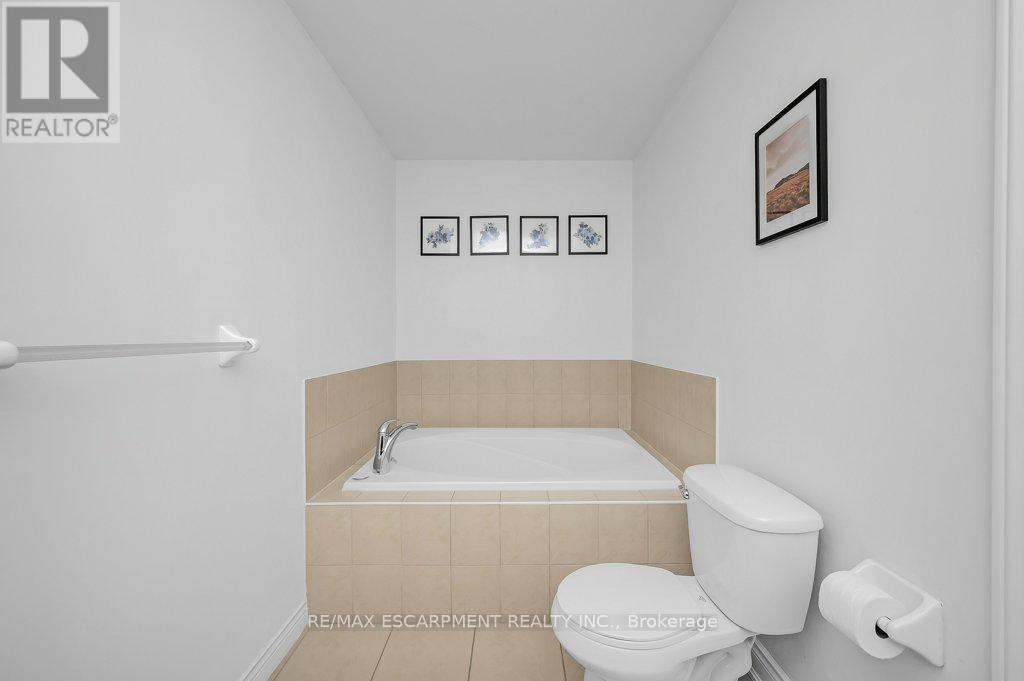 Photo 25 of 2082 Pine Street, Burlington ON