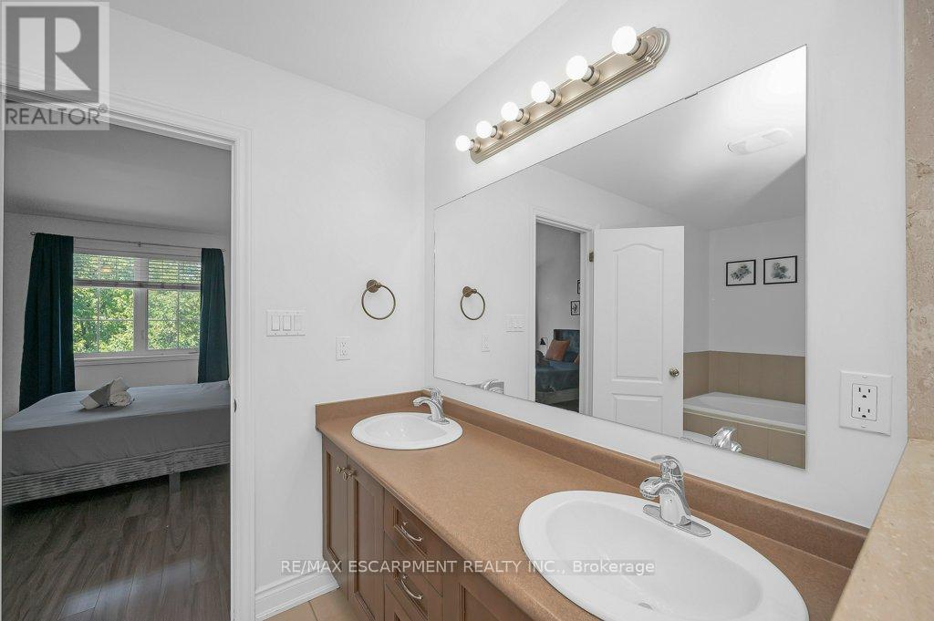 Photo 26 of 2082 Pine Street, Burlington ON