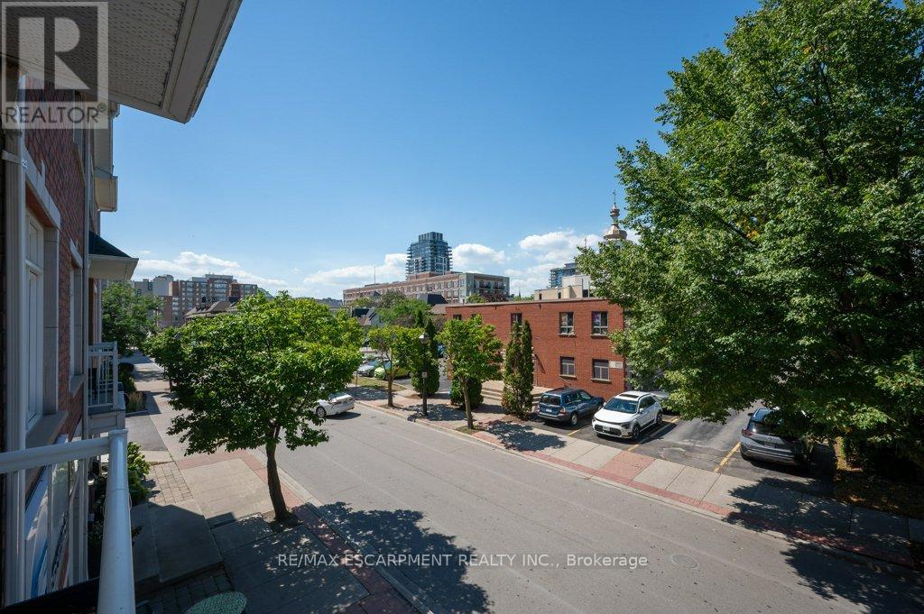 Photo 27 of 2082 Pine Street, Burlington ON