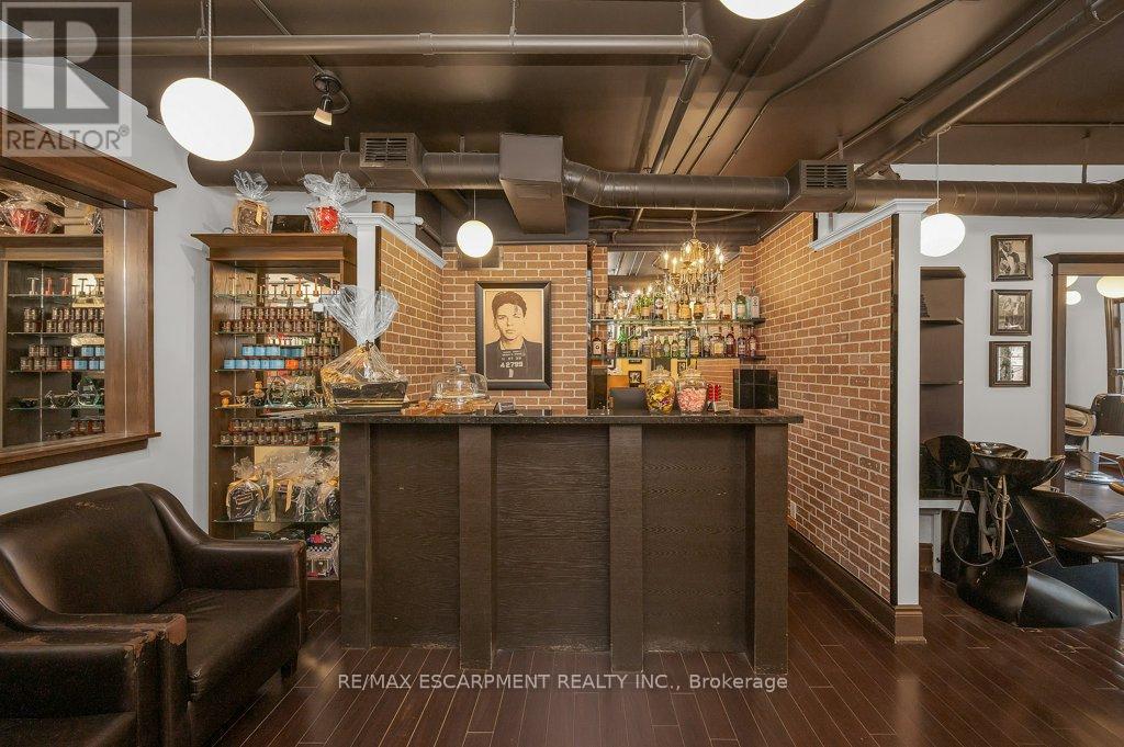 Photo 32 of 2082 Pine Street, Burlington ON